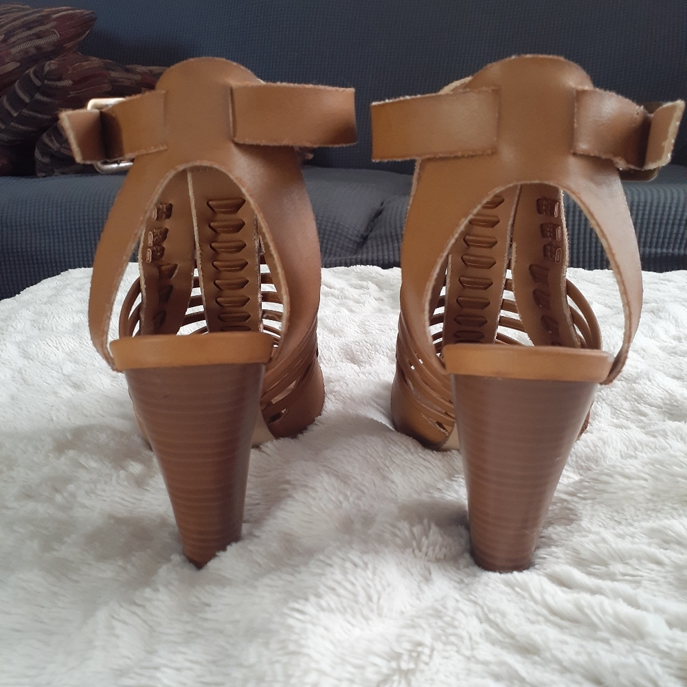 Shoes - Picture 2 of 4
